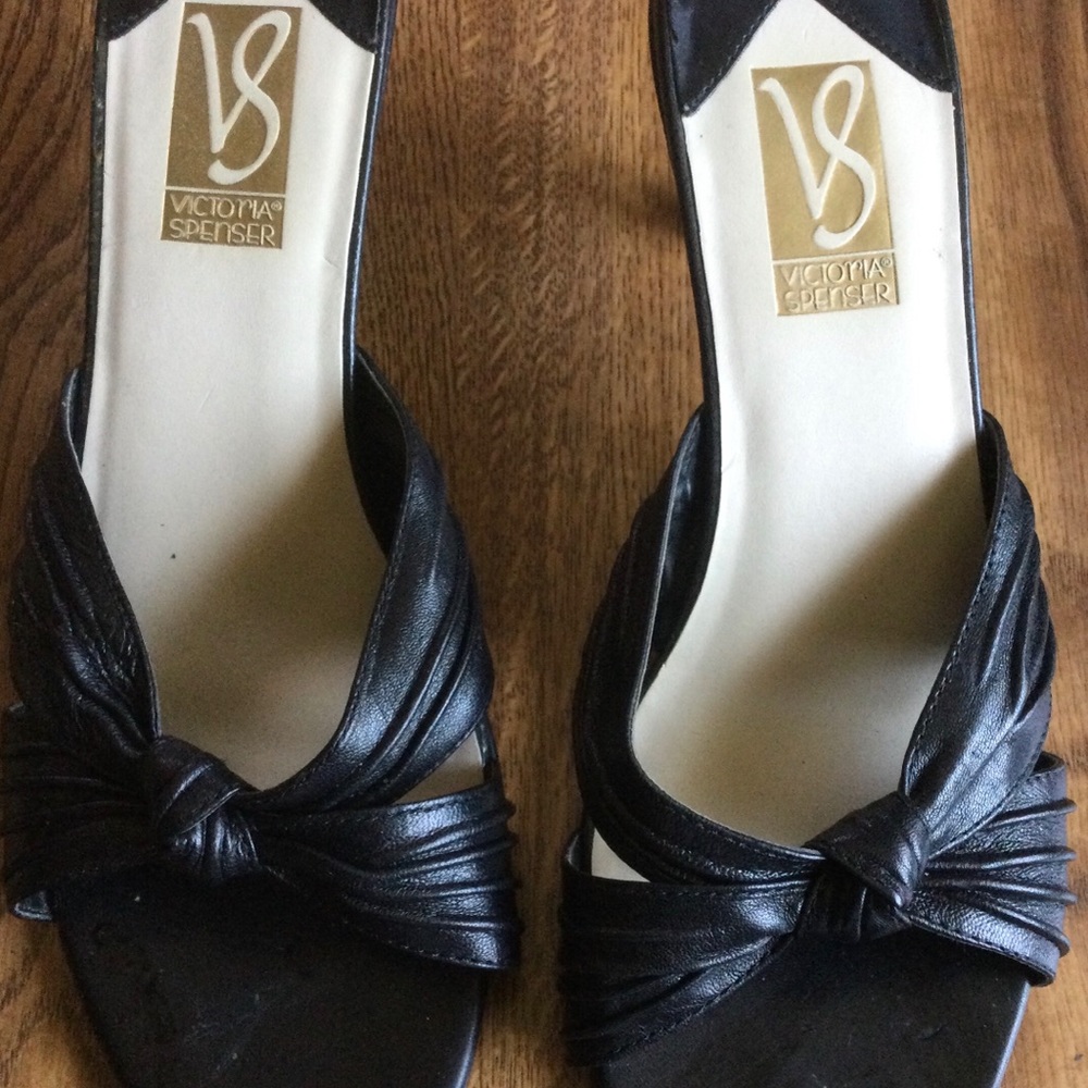 Victoria Spenser black leather sandals